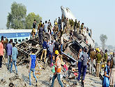 India Train Crash:115 Killed in Derailment Near Kanpur